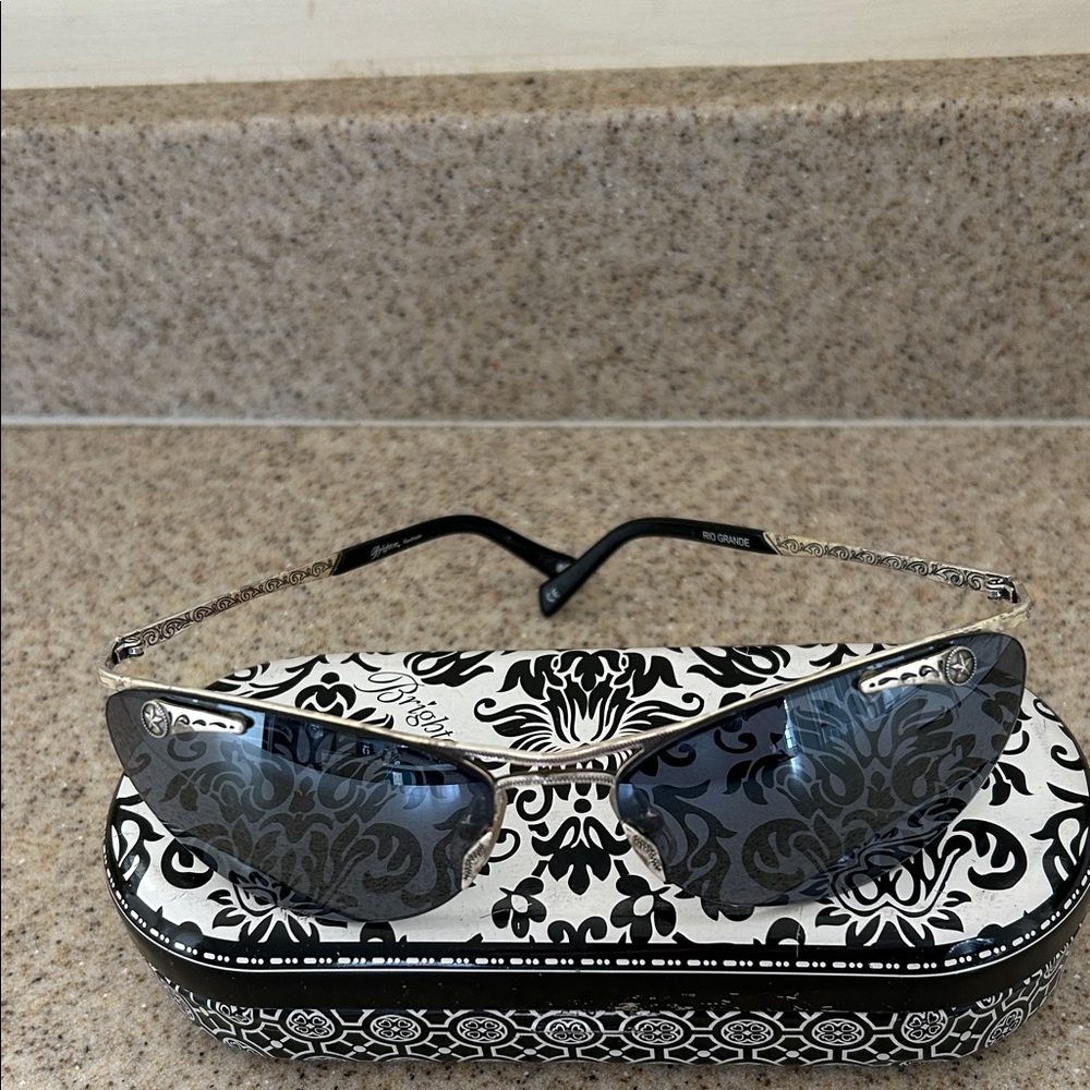 Vintage Rio Grande Brighton Black and Silver Sunglasses
